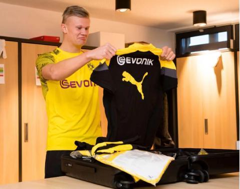 记者：拜仁考虑通过引进巴莱巴以顶替去向未明的格雷茨卡（记者：格雷茨卡去向未定，拜仁或引进巴莱巴填补空缺）