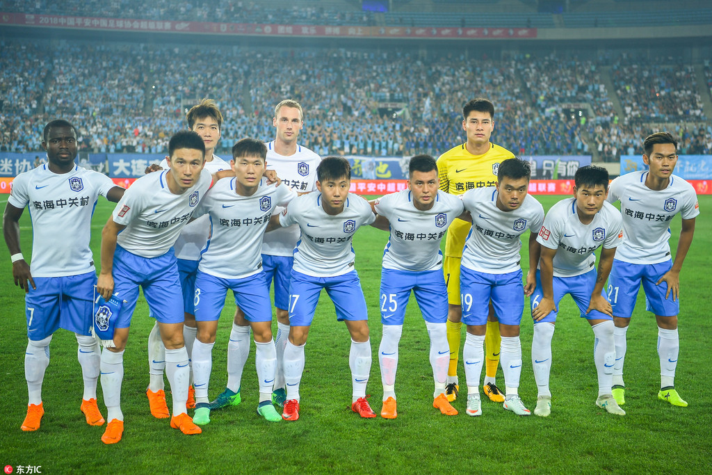 希尔-曼萨诺将执法皇马和毕包比赛，此前罚下赫伊森曾引争议（曾因罚下赫伊森惹争议，希尔-曼萨诺将吹罚皇马战毕包）