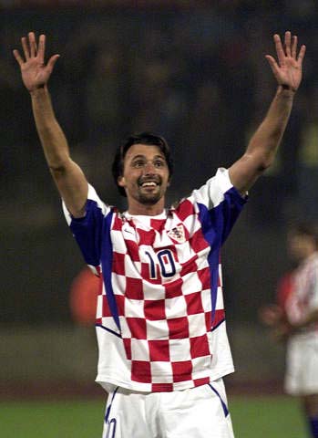 不理智，战乌兹的熊猫杯中，汪士钦职业生涯首次染红（熊猫杯对阵乌兹别克斯坦，汪士钦职业生涯首张红牌）