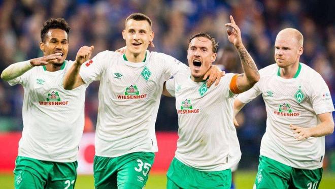 曼联的不稳定表现：马兹拉维的愤怒与反思（曼联起伏不定：马兹拉维的愤怒与自省）