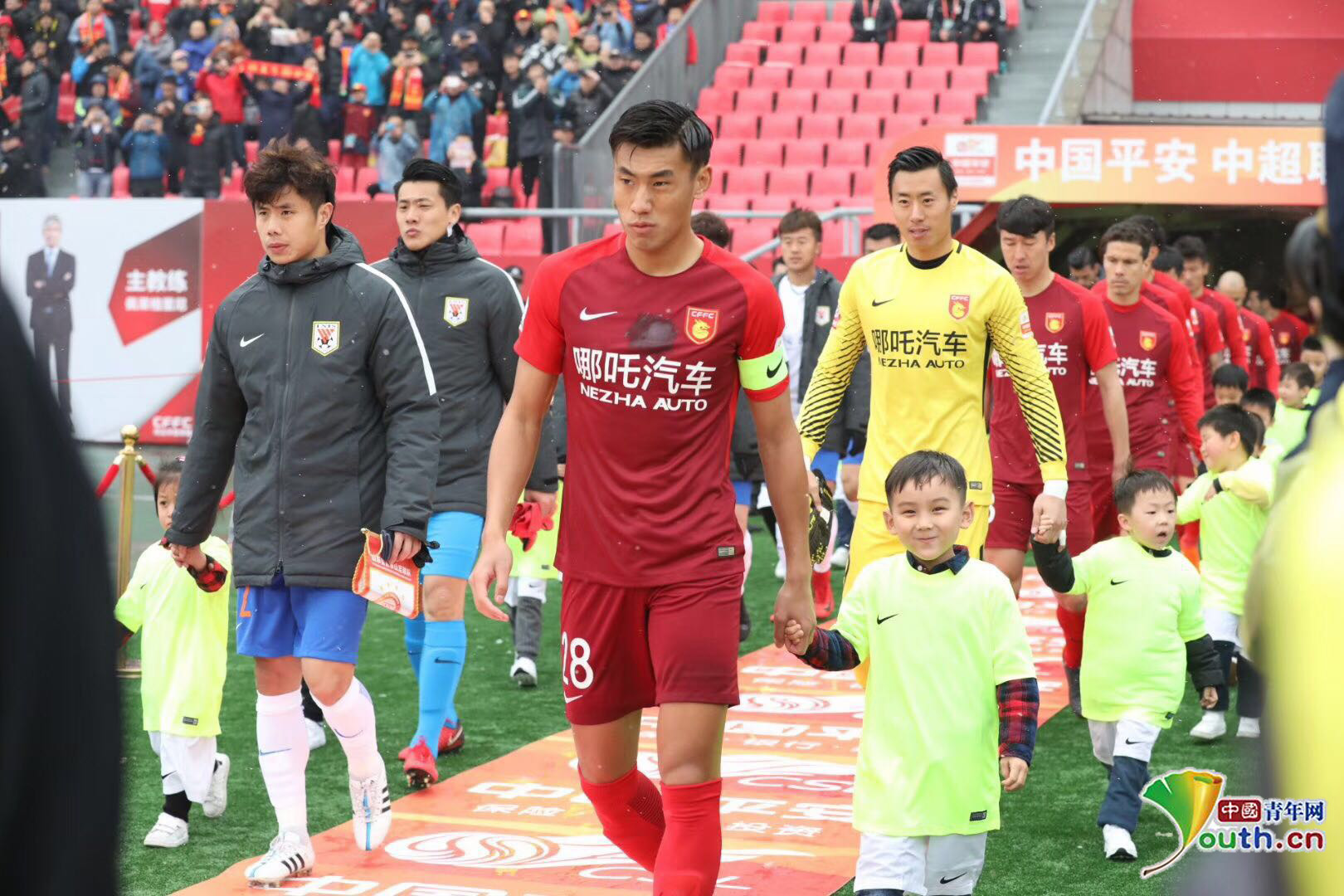 如何看待诺伊尔低级失误？孔帕尼：我会指责我的头号门将吗？（诺伊尔低级失误如何解读？孔帕尼反问：我要责怪我的头号门将吗？）