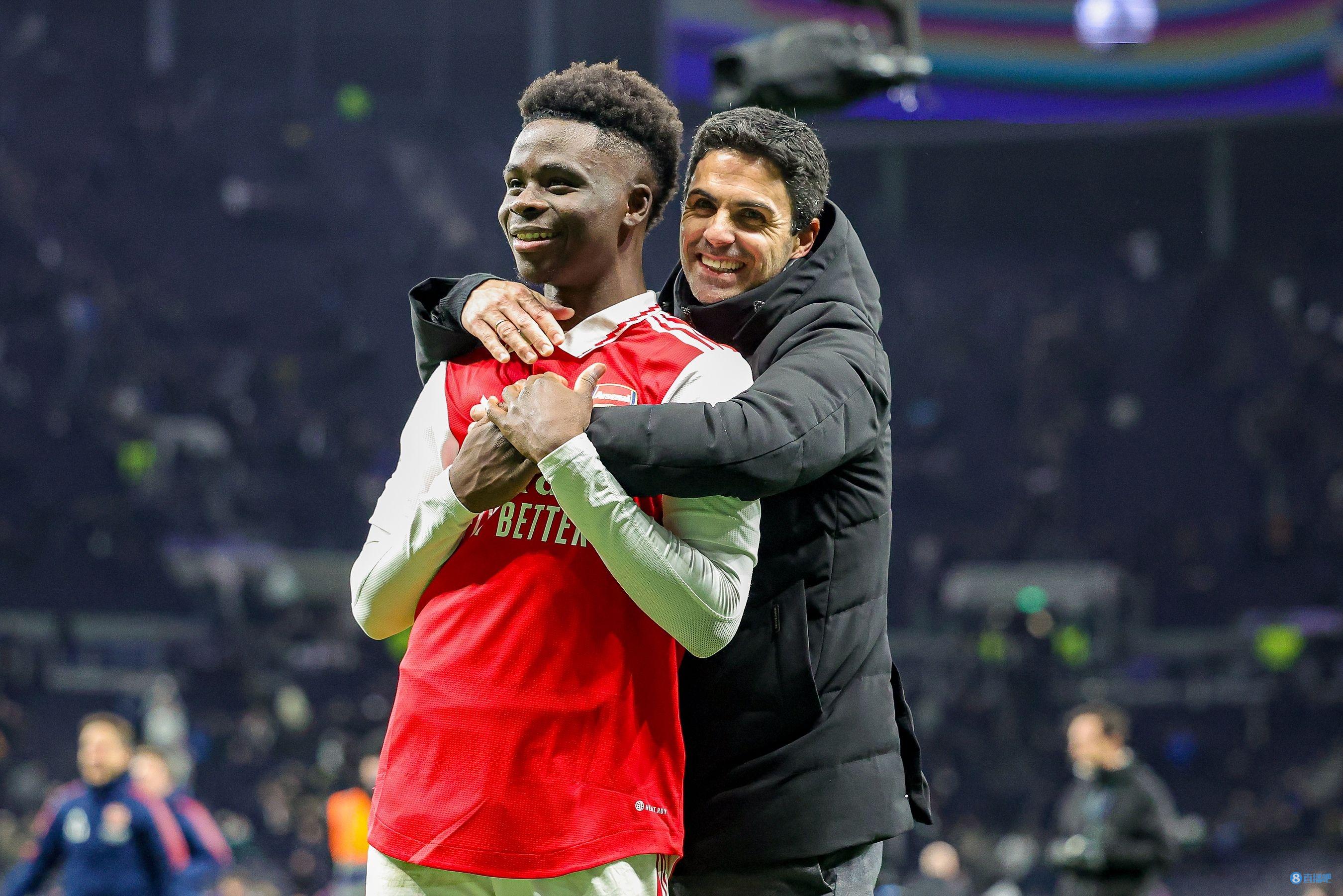 斯基拉：拜仁正与格纳布里商谈续约至2028年，含2029年选项（斯基拉：拜仁与格纳布里就续约进行谈判，合同至2028且含2029年选项）