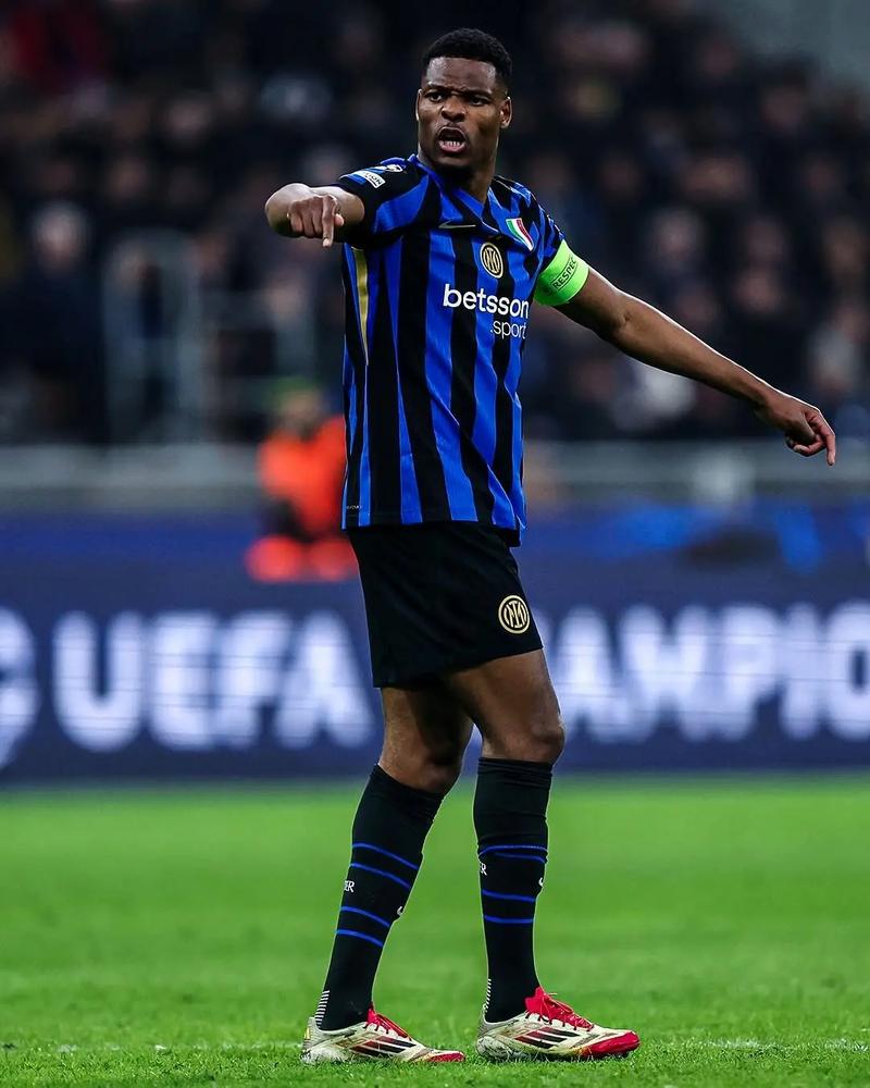 阿莱格里：我绝对没有冒犯裁判；莱奥具备成为中锋的特点