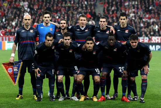 格纳布里：凯恩在防守中表现出色，进球归功于球队定位球教练（格纳布里称赞凯恩防守出色：进球功劳属于球队的定位球教练）