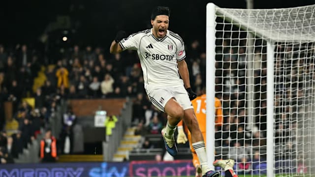 全市场：利物浦球迷一直在唱斯洛特之歌，用行动支持主教练（全市场：利物浦球迷以歌声力挺主帅斯洛特）