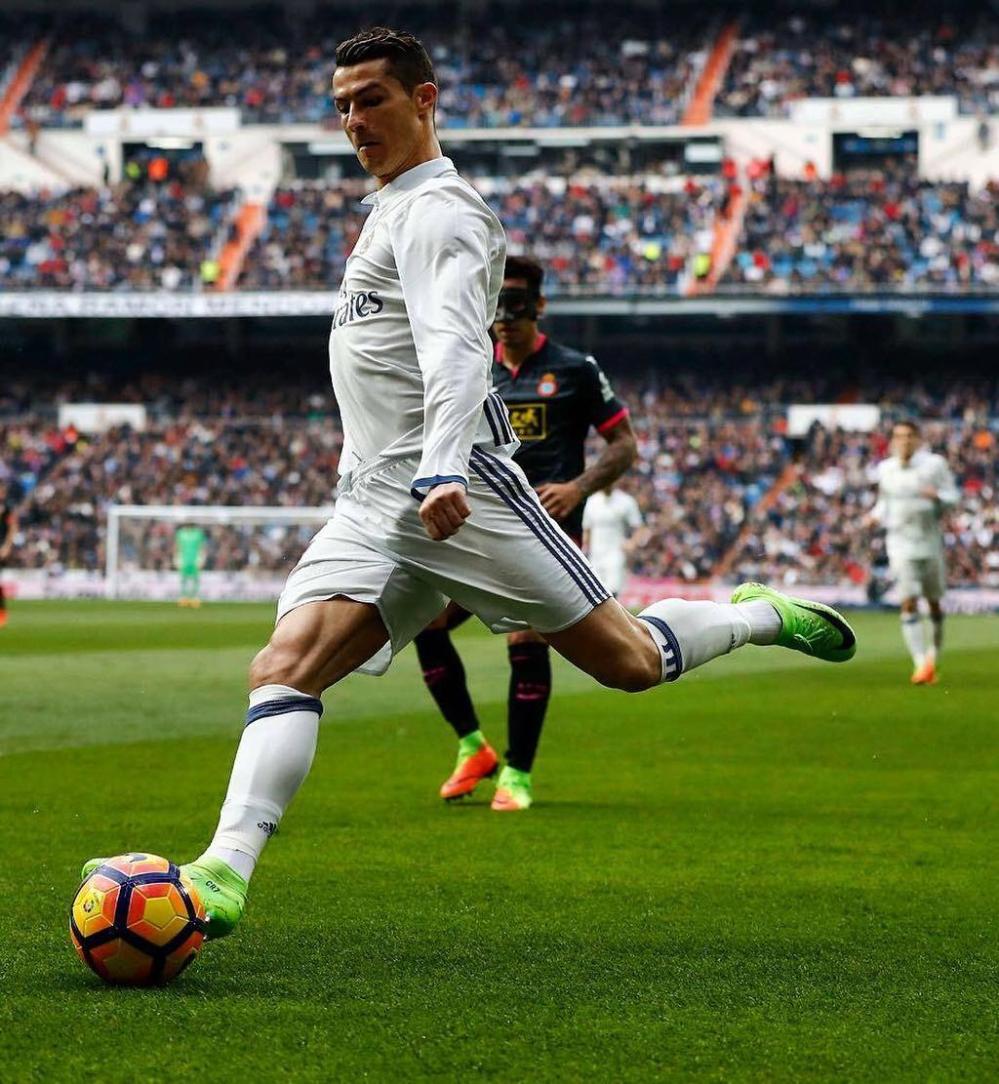 气得双手握拳！（怒得握紧拳头！）