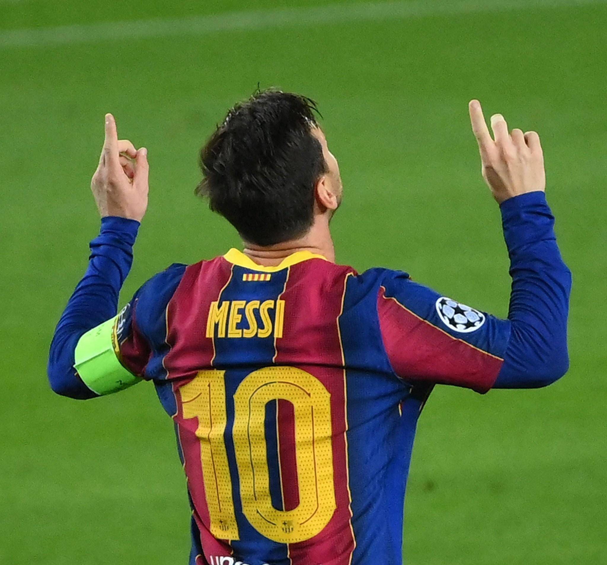 诺坎普新王？17岁的亚马尔和梅西谁更强？（诺坎普新王之争：17岁亚马尔能否比肩梅西？）