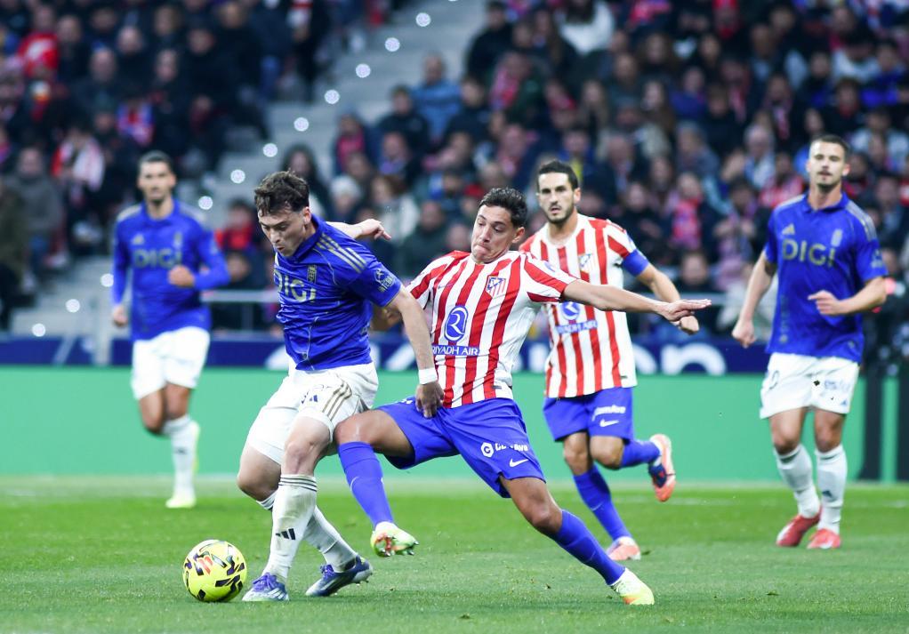 湖人詹姆斯关键三分锁定胜利（詹姆斯命中关键三分，助湖人锁定胜局）