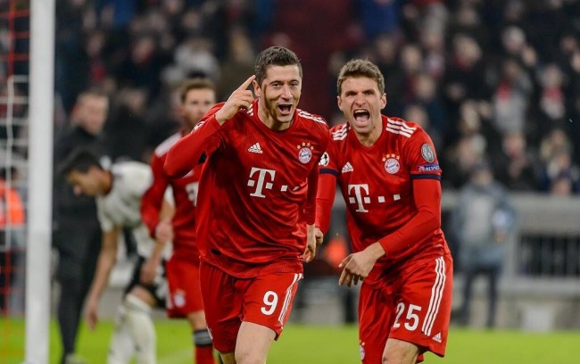 埃芬博格：希望未来乌尔比希成为拜仁一门，目前他是出色替补（埃芬博格：期待乌尔比希将来坐稳拜仁头号门将，目前他仍是优秀替补）