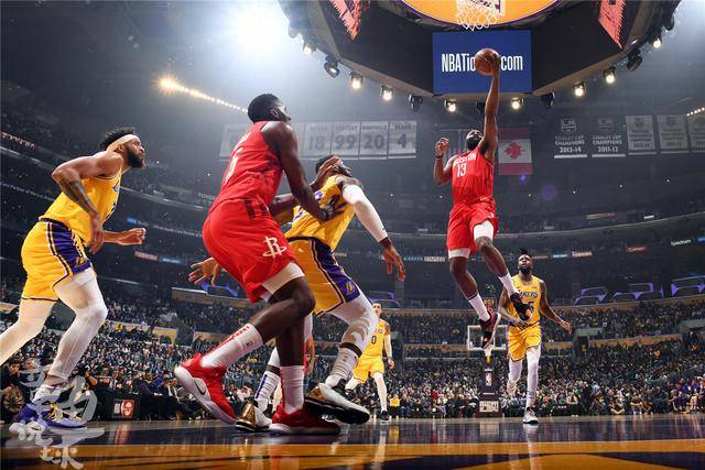 足球世界杯裁判否认偏袒传闻（世界杯裁判发声：未偏袒任何一方）